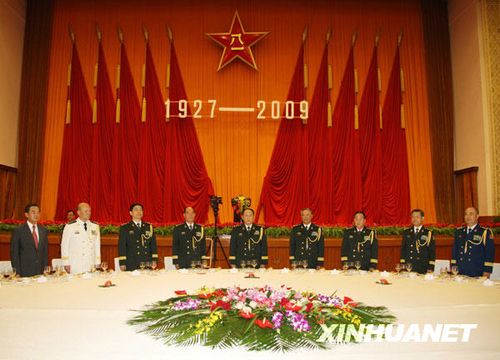 7月31日，中華人民共和國國防部在北京人民大會堂舉行盛大招待會，熱烈慶祝中國人民解放軍建軍82周年。新華社記者王建民攝