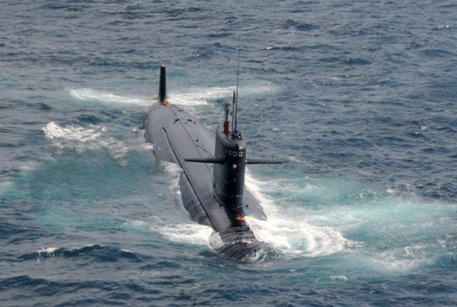 資料圖：中國(guó)海軍091級(jí)核潛艇訓(xùn)練。