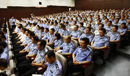 600余人出席警示會(huì)。圖片來(lái)源：重慶晚報(bào)