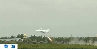 演習(xí)利用炮兵偵校雷達(dá)、無人機(jī)等裝備進(jìn)行戰(zhàn)場情報(bào)偵察，有效提升了戰(zhàn)場透明度和信息交換。資料圖