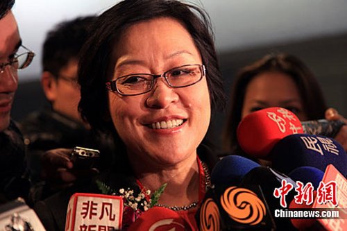 1月6日，劉少奇之女劉亭在臺北出席“第一屆兩岸女企業(yè)家高峰論壇”。劉亭現(xiàn)任聯(lián)亞集團(tuán)董事長兼總裁，是次以全國工商聯(lián)女企業(yè)商會會長名義率團(tuán)赴臺參加論壇，這也是劉亭首度赴臺。中新社記者 關(guān)向東 攝 