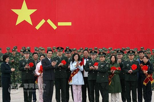 黑龍江省軍區(qū)邊防某團(tuán)，開(kāi)展評(píng)選“十佳軍嫂”和“十佳優(yōu)秀軍人家庭”活動(dòng)。