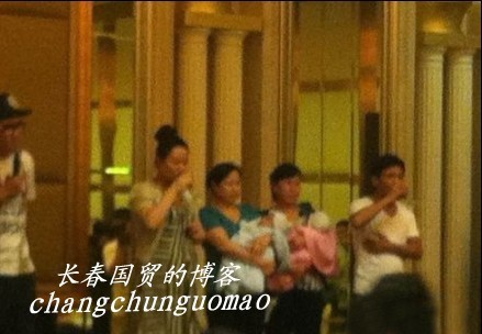網(wǎng)曝宋小寶兒女照。