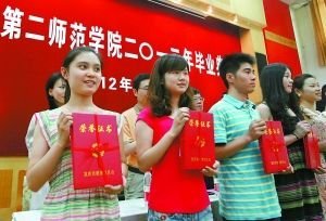 鳳姐被母校校長贊揚 回應(yīng):回校參觀時曾被趕出