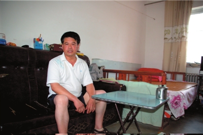 兒子被殺后，董恩悌一家搬出村子，在一個(gè)臨時(shí)地點(diǎn)蝸居了11年。