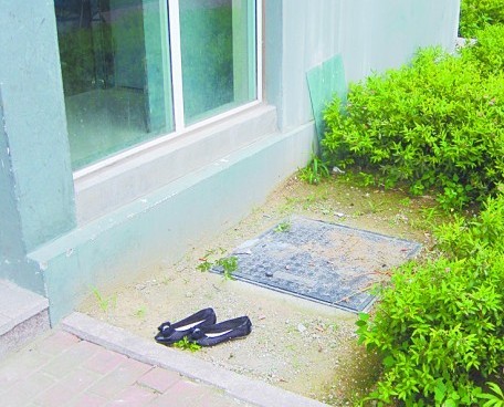 青島枕海山莊女子14樓墜落墻根死亡 身上無(wú)一點(diǎn)血跡