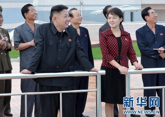 這張朝中社7月25日提供的照片顯示，朝鮮最高領(lǐng)導(dǎo)人金正恩元帥7月24日在平壤視察綾羅人民游樂(lè)園。