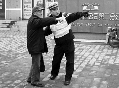 青島李村交警王修盛被轎車撞飛30米犧牲 最后時(shí)刻讓戰(zhàn)友閃開