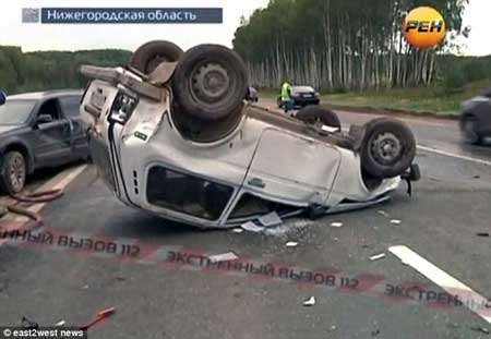女子幸免于車禍竟在遇難者尸體旁跳舞 歡樂(lè)慶賀