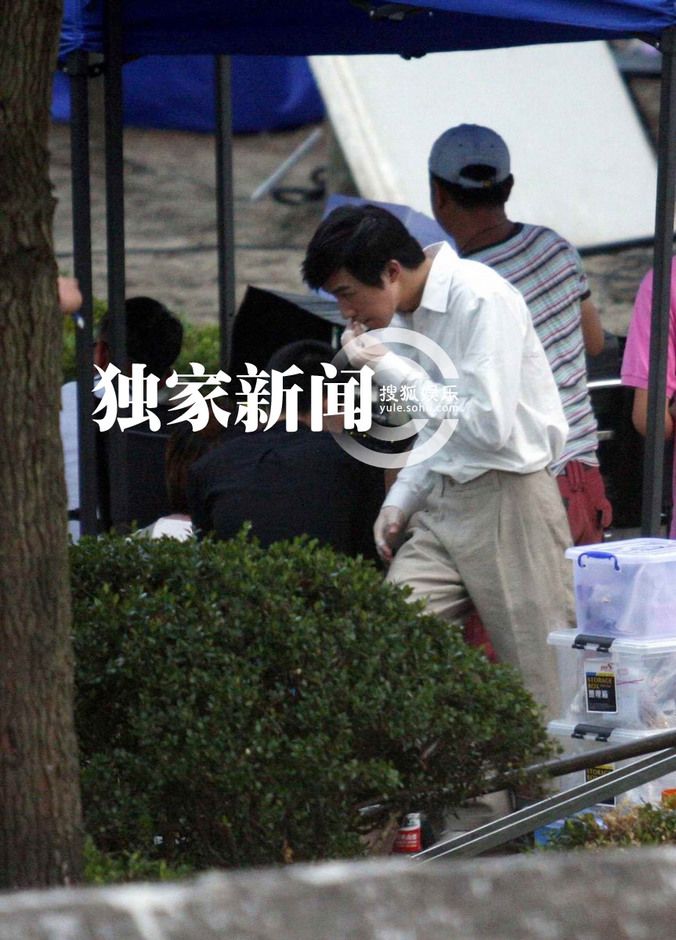 俞灝明穿彈力衣復出拍戲 《春天》片場正面照曝光