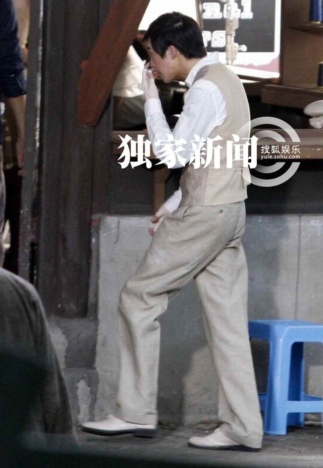 俞灝明穿彈力衣復出拍戲 《春天》片場正面照曝光