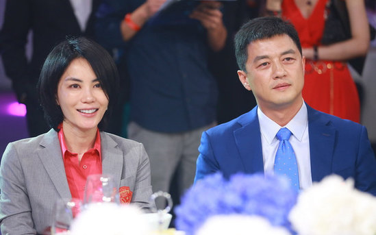 王菲李亞鵬慈善宴秀恩愛(ài) 天后再婚后性格大變