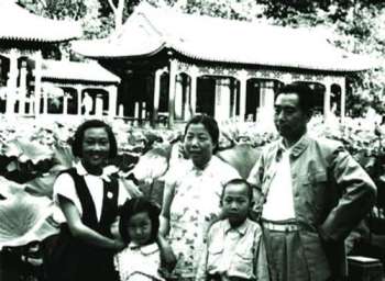 周恩來(lái)夫婦情書(shū)曝光:澡要常洗回來(lái)要檢查哩