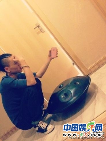 中國好聲音張瑋畢業(yè)照扮丑雷人 生活私照很個(gè)性