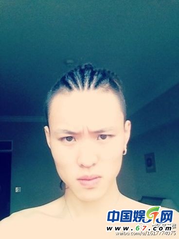 中國好聲音張瑋畢業(yè)照扮丑雷人 生活私照很個(gè)性