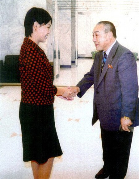 金正日御廚訪朝照片公開(kāi) 見(jiàn)金正恩痛哭