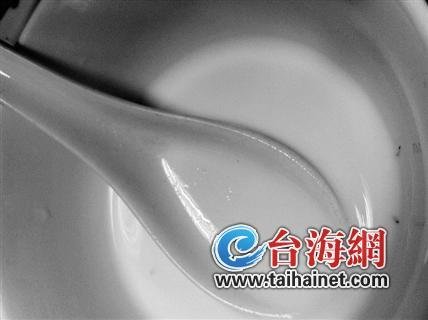 蒙牛牛奶驚現(xiàn)活蟲 消費者無意喝下尿檢細菌超標(biāo)