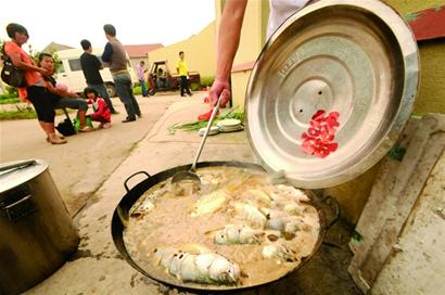 青島地道農(nóng)家婚禮:大灶煮出美味4大件 花饃民俗味濃 青島地道農(nóng)家婚禮:大灶煮出美味4大件 花饃民俗味濃