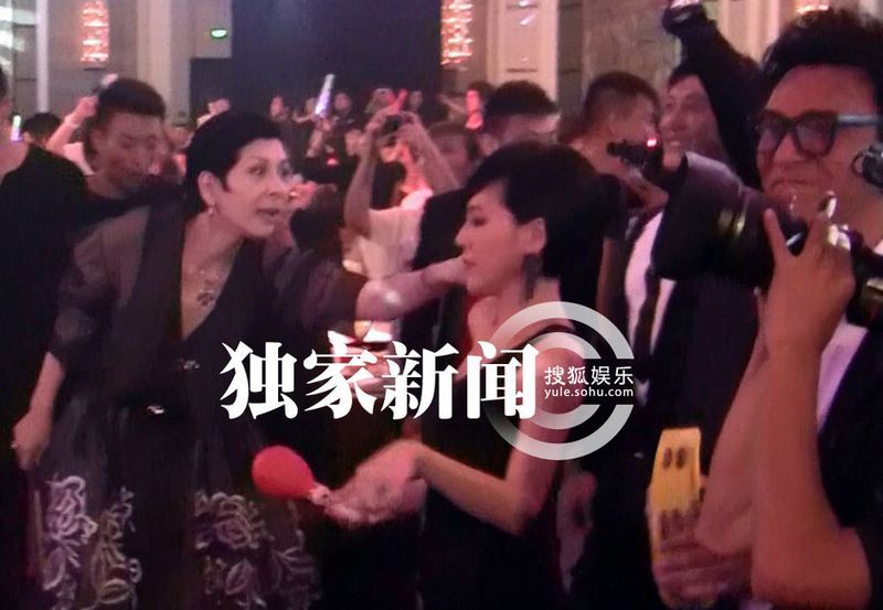 港臺(tái)大陸三地明星齊聚酒會(huì) 小S雷人熱舞high翻全場(chǎng)