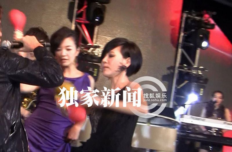 港臺(tái)大陸三地明星齊聚酒會(huì) 小S雷人熱舞high翻全場(chǎng)