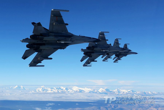 中國空軍重型三代戰(zhàn)機掛實彈巡航喜馬拉雅山脈