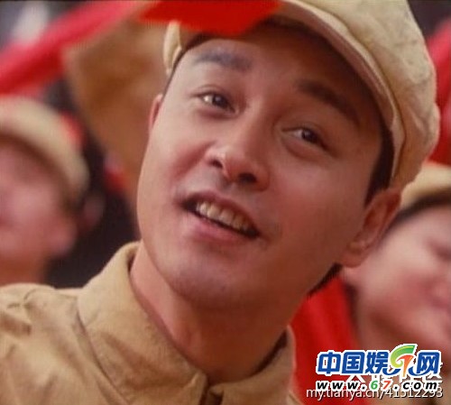 大牌巨星的龍?zhí)讱q月