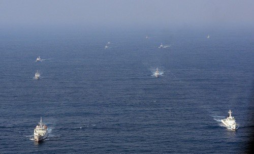我國(guó)12艘公務(wù)船同時(shí)在釣魚島海域巡航執(zhí)法