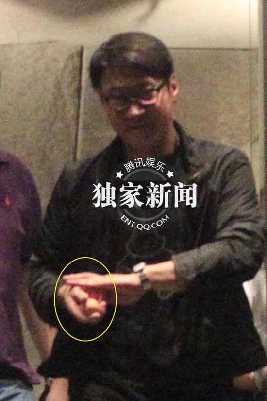 黎明與愛徒李治廷喝醉 北京千萬(wàn)元?jiǎng)e墅首曝光