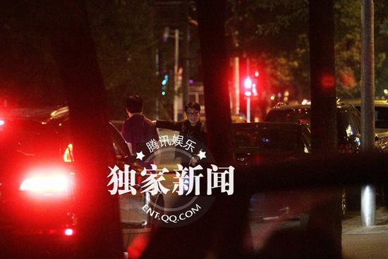 黎明與愛徒李治廷喝醉 北京千萬元?jiǎng)e墅首曝光