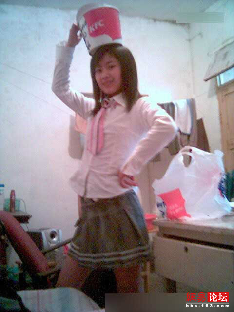 當代女大學(xué)生宿舍生活