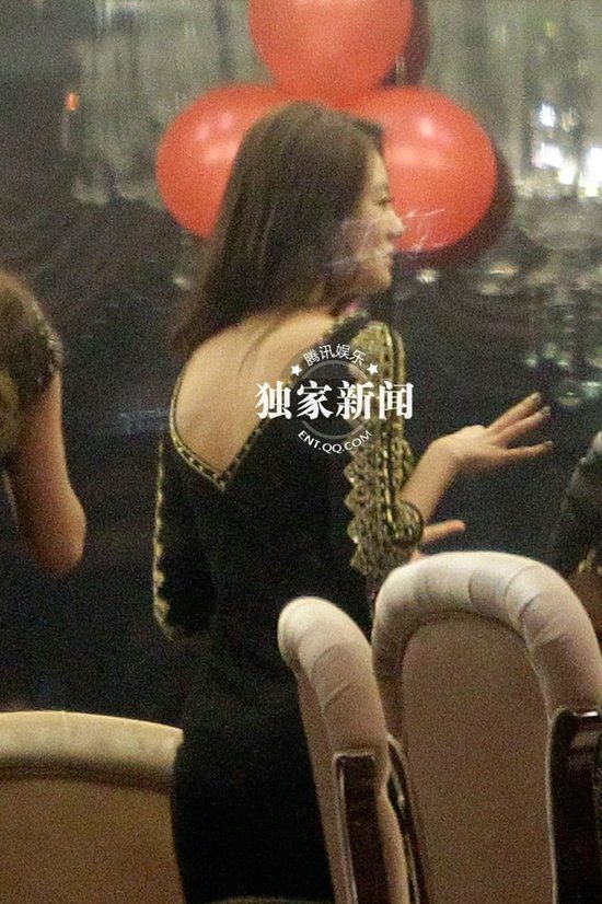 安以軒上海慶生圈內好友齊聚祝壽 舉杯豪飲醉態(tài)百出