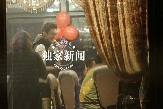 安以軒上海慶生圈內好友齊聚祝壽 舉杯豪飲醉態(tài)百出