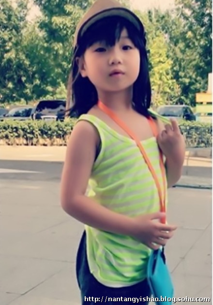 高曉松5歲女兒近照曝光 嬌妻白嫩女兒調皮可愛