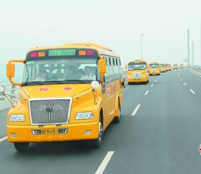不避讓校車一次記6分 校車?？宽毻＼嚨却坏贸? align=