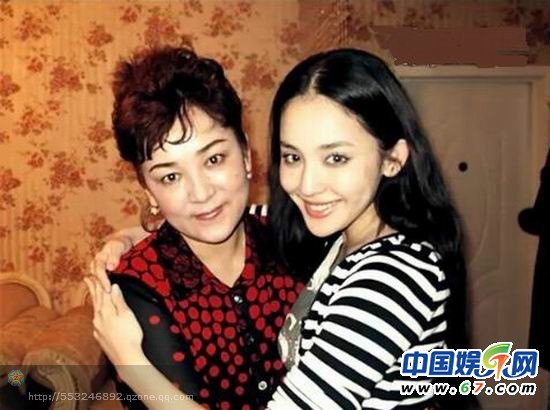 新四小花旦媽媽美艷照曝光 劉詩(shī)詩(shī)家底頗豐