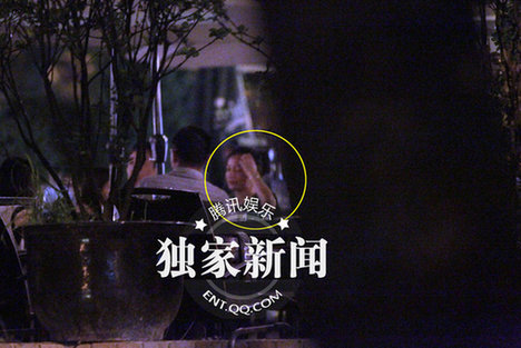 趙薇坐百萬(wàn)改裝奔馳出行 富婆房車越野都有