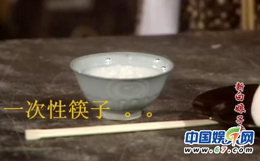 《新白娘子傳奇》經(jīng)典穿幫照:小青笑場(chǎng)傷不起