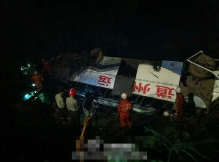 湖南永州載有48人大巴車(chē)墜崖