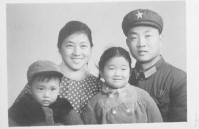 1971年12月4日的全家福，母親很漂亮