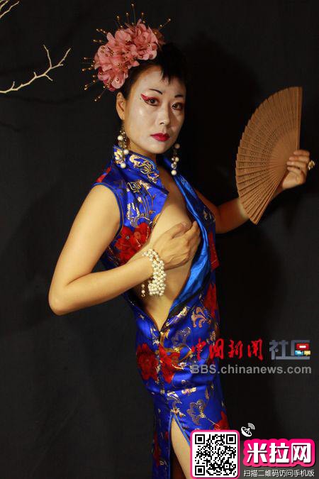 芙蓉姐接班人摸胸姐驚現(xiàn)網(wǎng)絡 妖孽造型嚇尿網(wǎng)友
