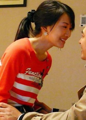 李念抱愛女凝視 闊太生活很奢華