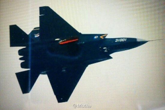資料圖：殲-31型機(jī)是一種單座、雙發(fā)、雙垂尾的常規(guī)布局飛機(jī)。