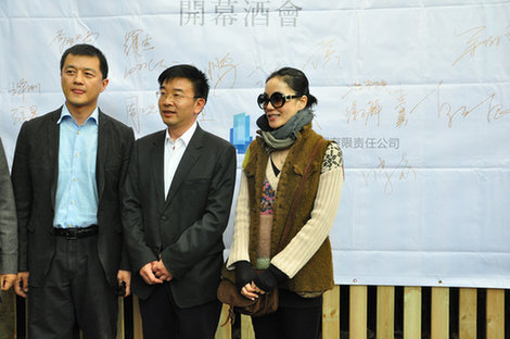王菲李亞鵬高調(diào)亮相秀恩愛 個(gè)性天后變小女人