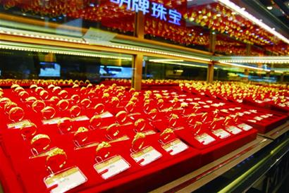 青島商場(chǎng)金飾差價(jià)大 買(mǎi)20克吊墜多花1300
