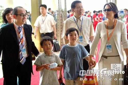 “地場(chǎng)大亨”潘石屹三婚娶張欣 前妻與三個(gè)兒子首曝光