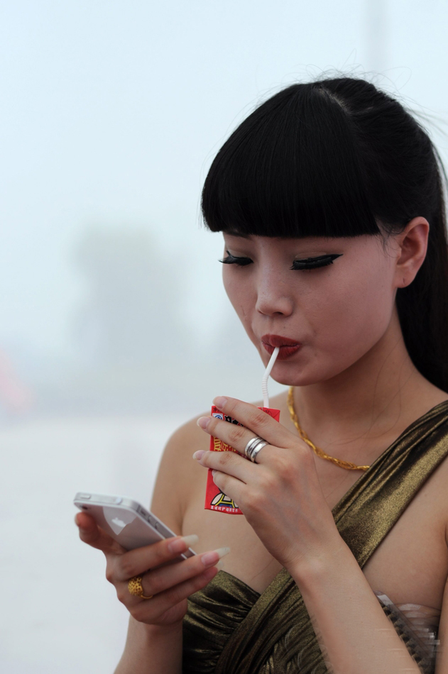 女學(xué)生用身體賺錢的辛酸與無(wú)奈