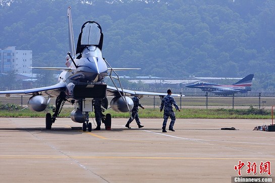 中國八一飛行表演隊將駕殲10戰(zhàn)機(jī)飛行展示