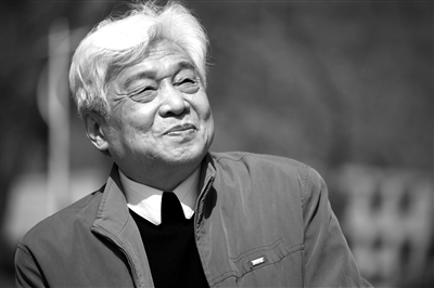 中國傳媒大學(xué)播音主持藝術(shù)學(xué)院前任院長、76歲的中國播音界泰斗張頌，因食道癌晚期醫(yī)治無效，于昨日在北京去世。 宋佳音 攝