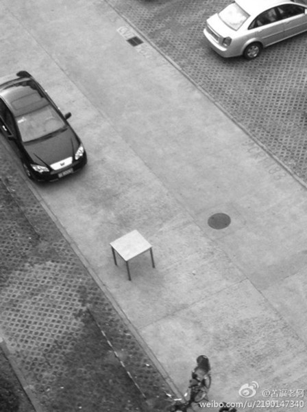 網(wǎng)友發(fā)布的“占車(chē)位”圖片