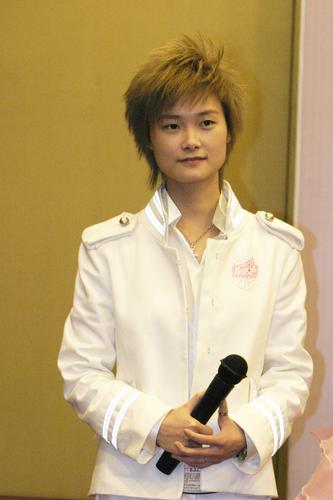 06年，李宇春助陣超女海選